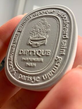 Small Diptyque porcelain medallion diffuser tablet Diptyque La Droguerie ceramic